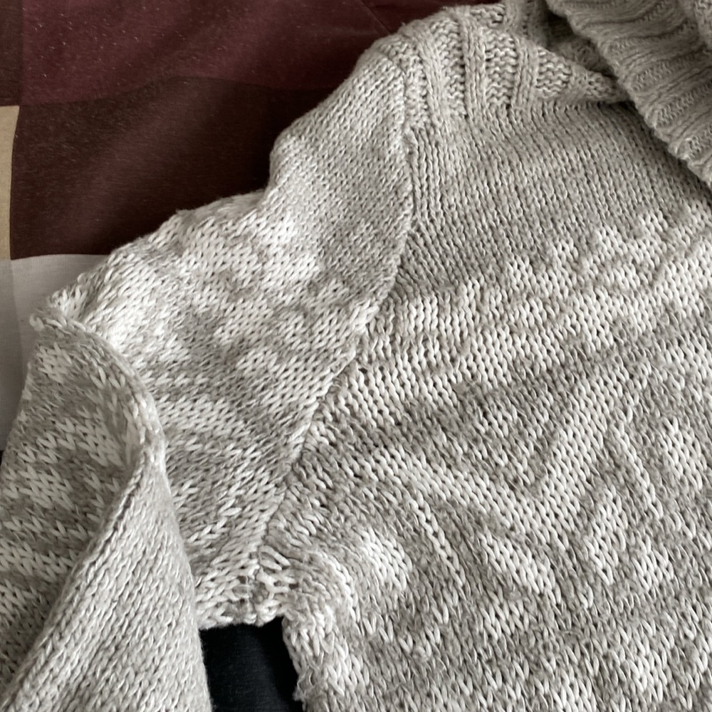 Dressbarn pale grey and white Nordic pullover Knit Cowl Neck Sweater ❄️ - Picture 10 of 17